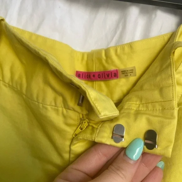 alice + olivia OLIVIA lemon JEAN SHORT Size 4 - Picture 7 of 11
